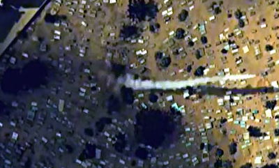 צפו: שיגור רקטות מבית קברות בעזה