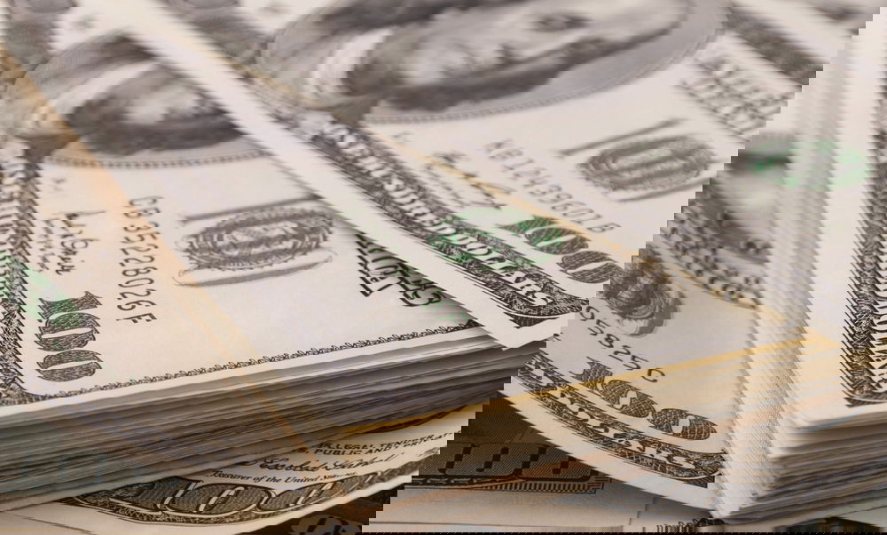 תורמים חבילות לחיילים בחזית