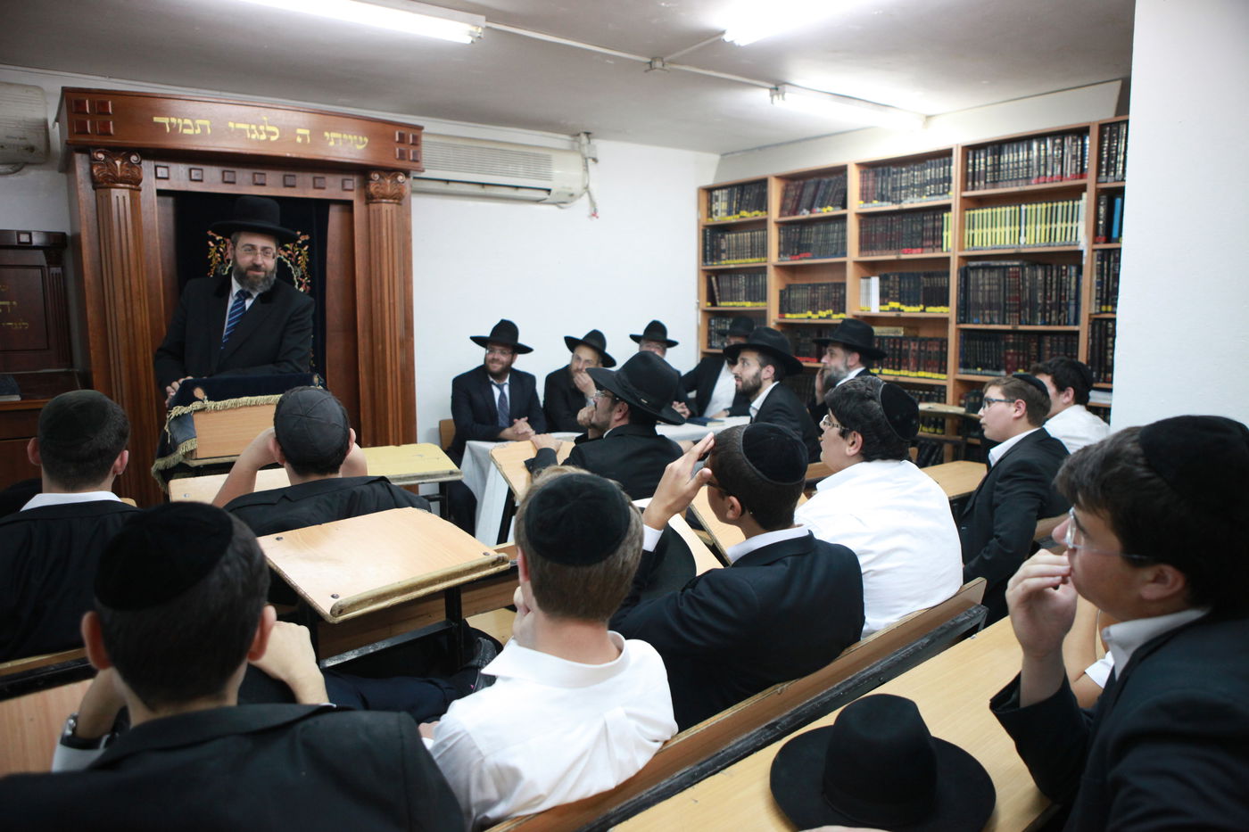 הרב לאו לתלמידי ישיבה: "אתם כיפת הברזל שלנו"