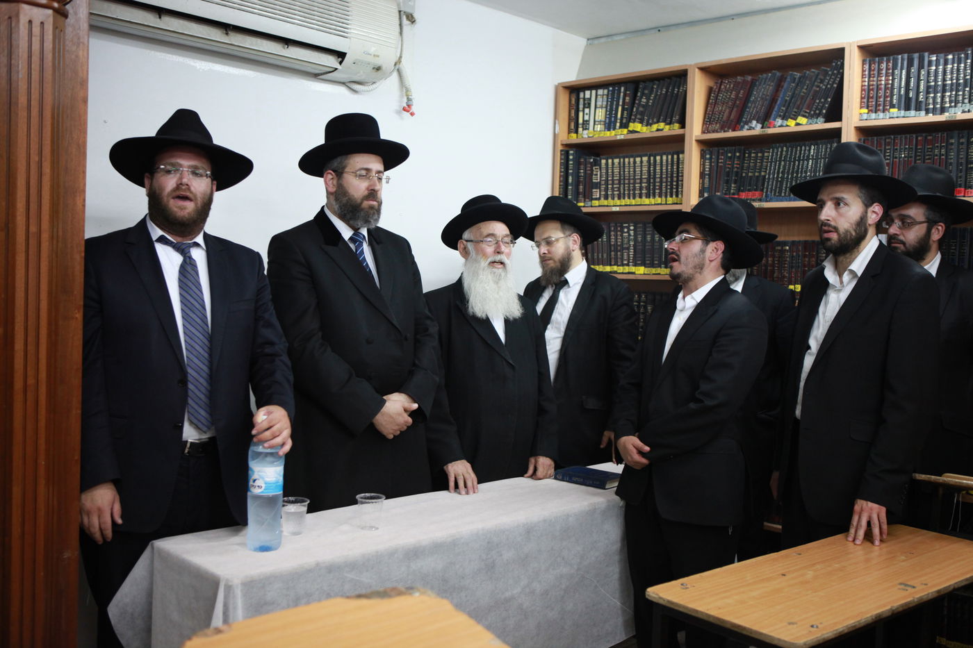 הרב לאו לתלמידי ישיבה: "אתם כיפת הברזל שלנו"