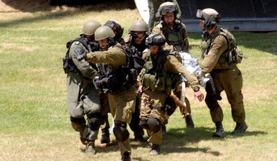 לוחמים מובהלים לבית החולים