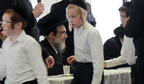 אורח במחנה הנופש: האדמו"ר מפאפא