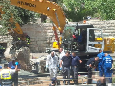 צפו: נהג הטרקטור משתולל ונורה