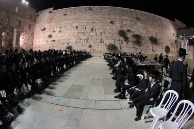 גלריה: מוצאי תשעה באב בכותל המערבי