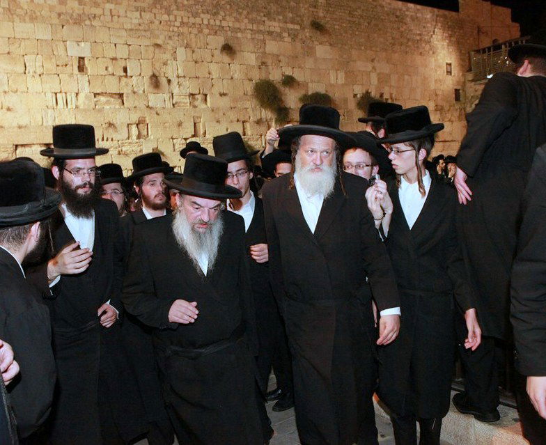 גלריה: מוצאי תשעה באב בכותל המערבי