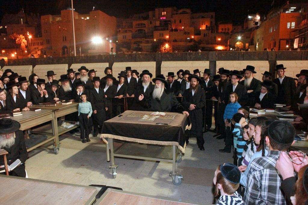 גלריה: מוצאי תשעה באב בכותל המערבי