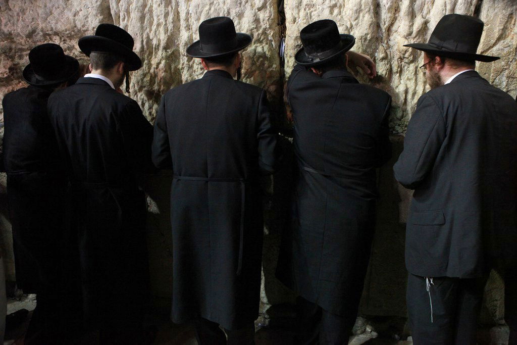 גלריה: מוצאי תשעה באב בכותל המערבי