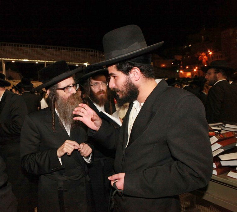 גלריה: מוצאי תשעה באב בכותל המערבי