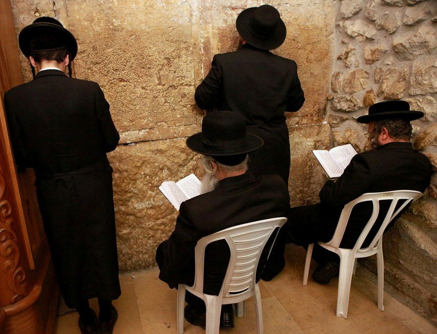 גלריה: מוצאי תשעה באב בכותל המערבי