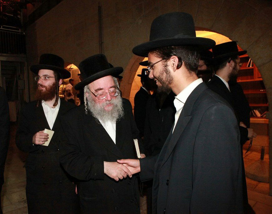 גלריה: מוצאי תשעה באב בכותל המערבי