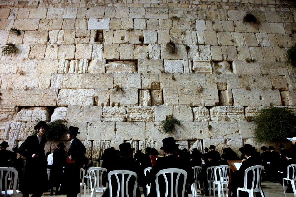 גלריה: מוצאי תשעה באב בכותל המערבי