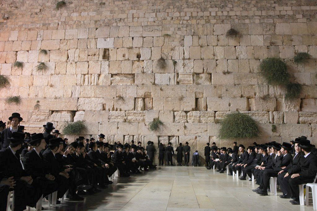 גלריה: מוצאי תשעה באב בכותל המערבי