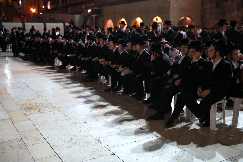 גלריה: מוצאי תשעה באב בכותל המערבי