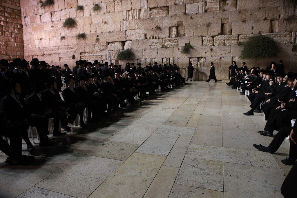 גלריה: מוצאי תשעה באב בכותל המערבי