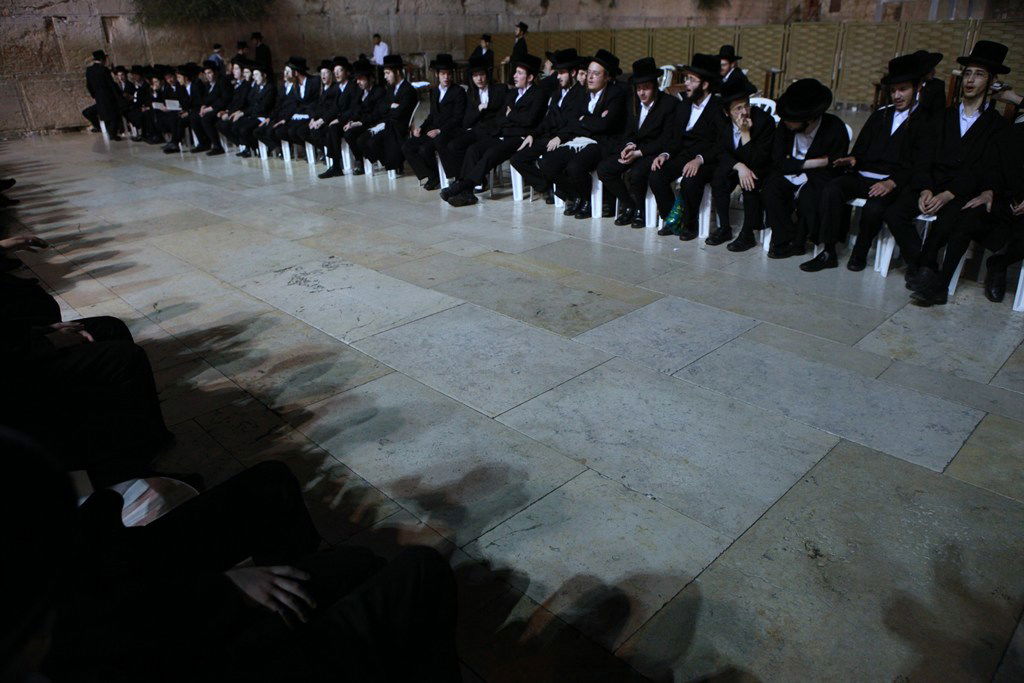 גלריה: מוצאי תשעה באב בכותל המערבי