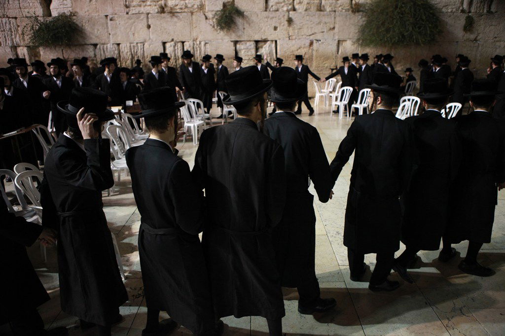 גלריה: מוצאי תשעה באב בכותל המערבי