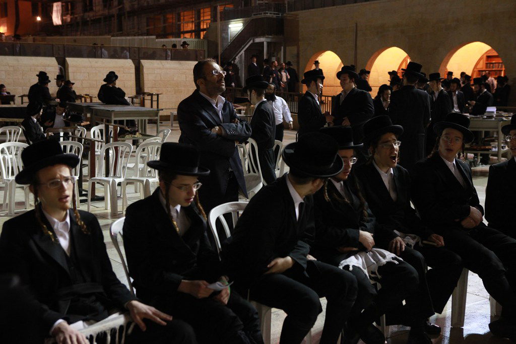 גלריה: מוצאי תשעה באב בכותל המערבי