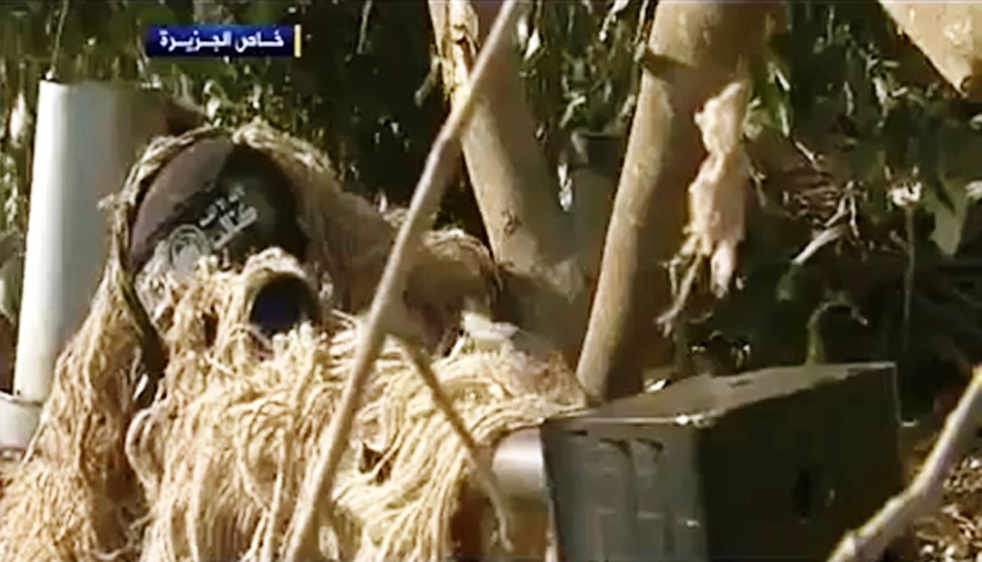 החמאס מציג: פעילי טרור ונשק בתוך מנהרה בעזה