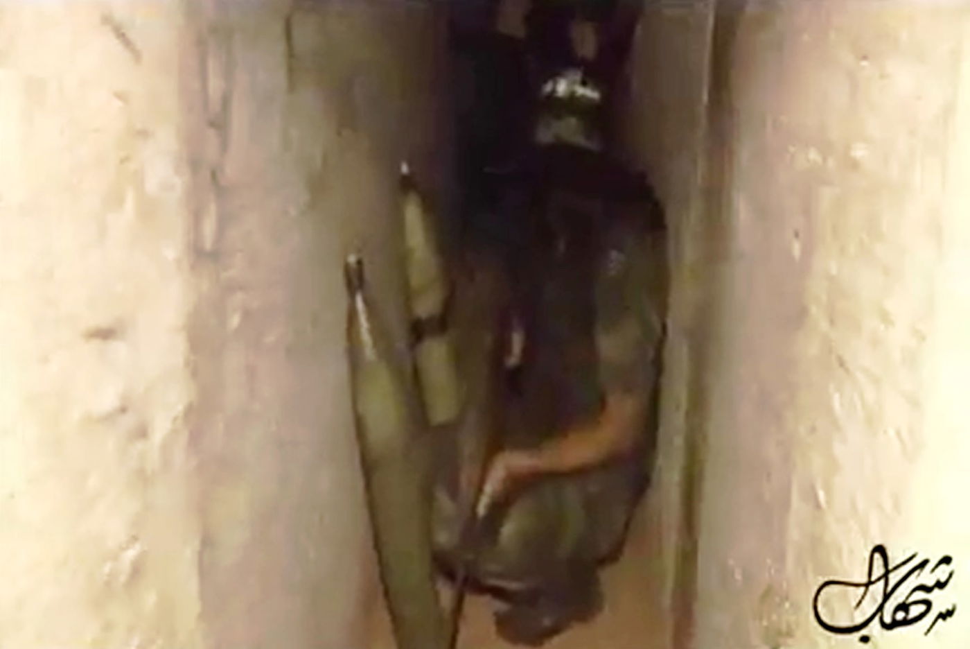 החמאס מציג: פעילי טרור ונשק בתוך מנהרה בעזה