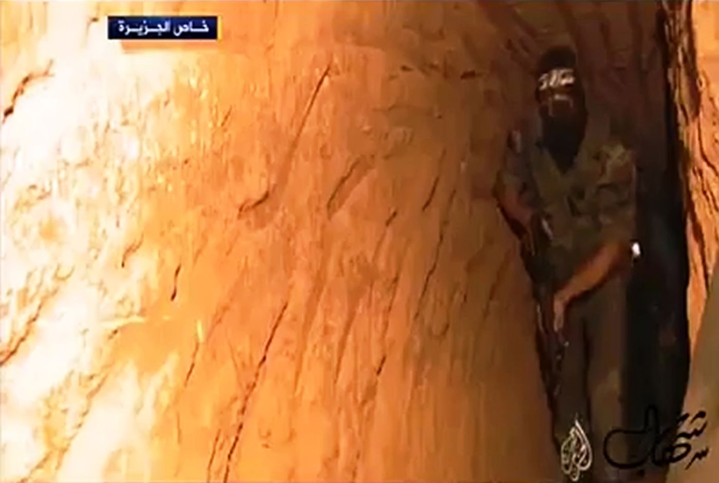 החמאס מציג: פעילי טרור ונשק בתוך מנהרה בעזה