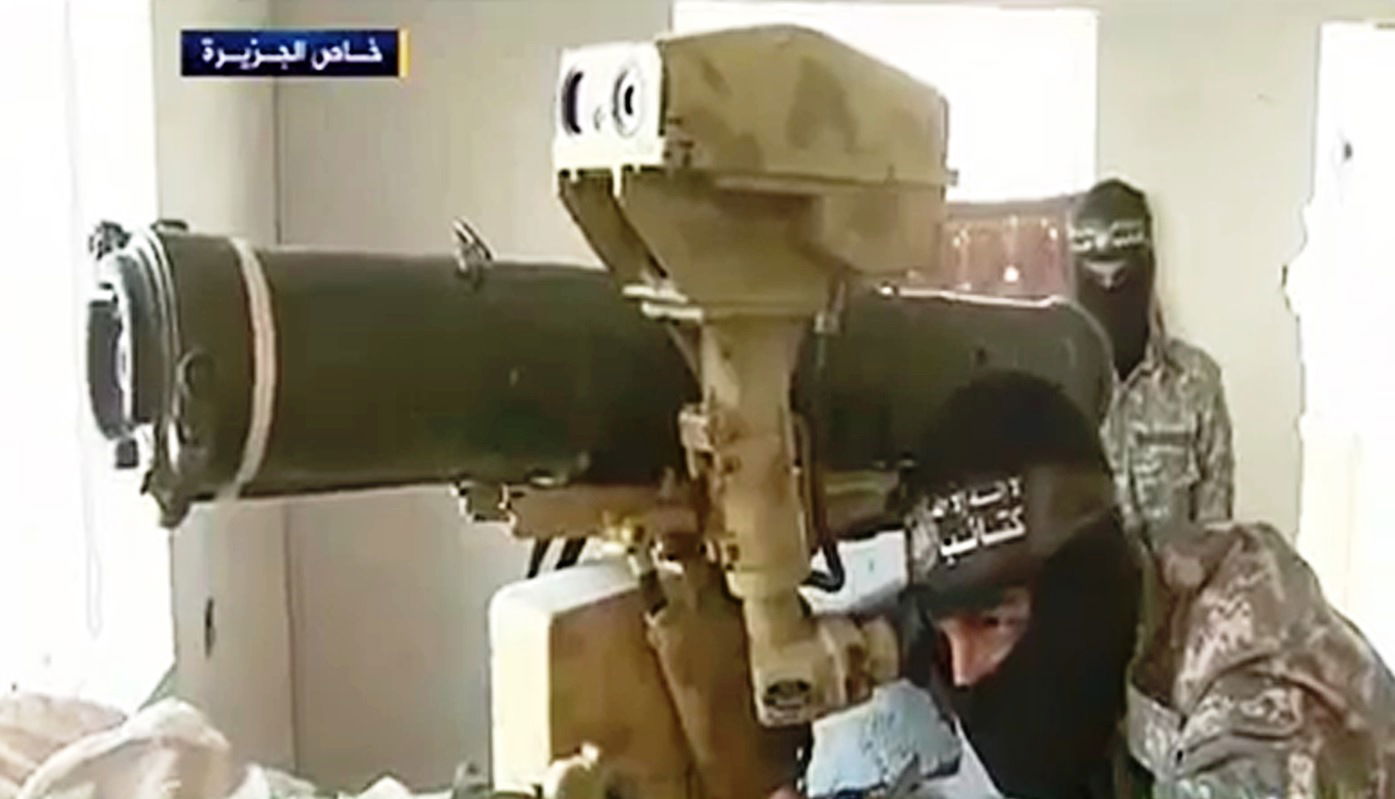 החמאס מציג: פעילי טרור ונשק בתוך מנהרה בעזה