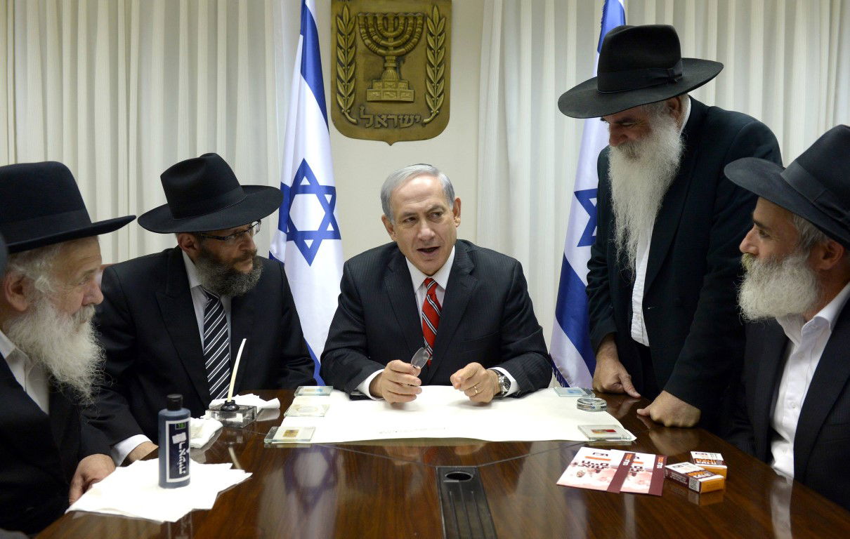 ראש הממשלה כתב אות בספר התורה לזכות חיילי צה"ל