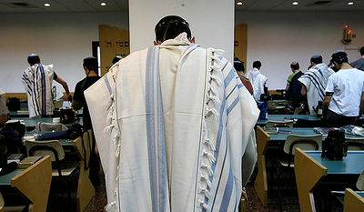 ישיבה תיכונית, אילוסטרציה