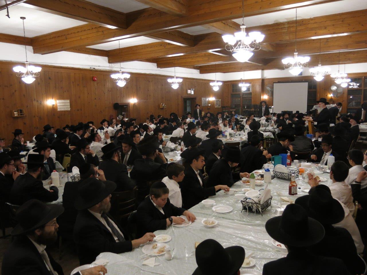 לימוד, משחקי כדור ועל האש • צפו בנופש החרדי