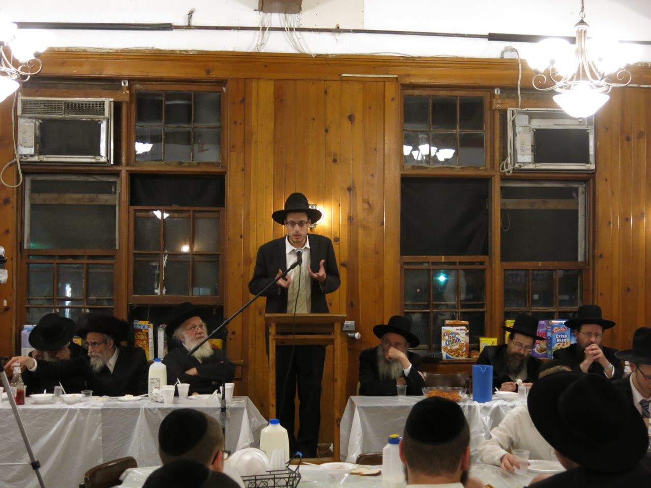 לימוד, משחקי כדור ועל האש • צפו בנופש החרדי