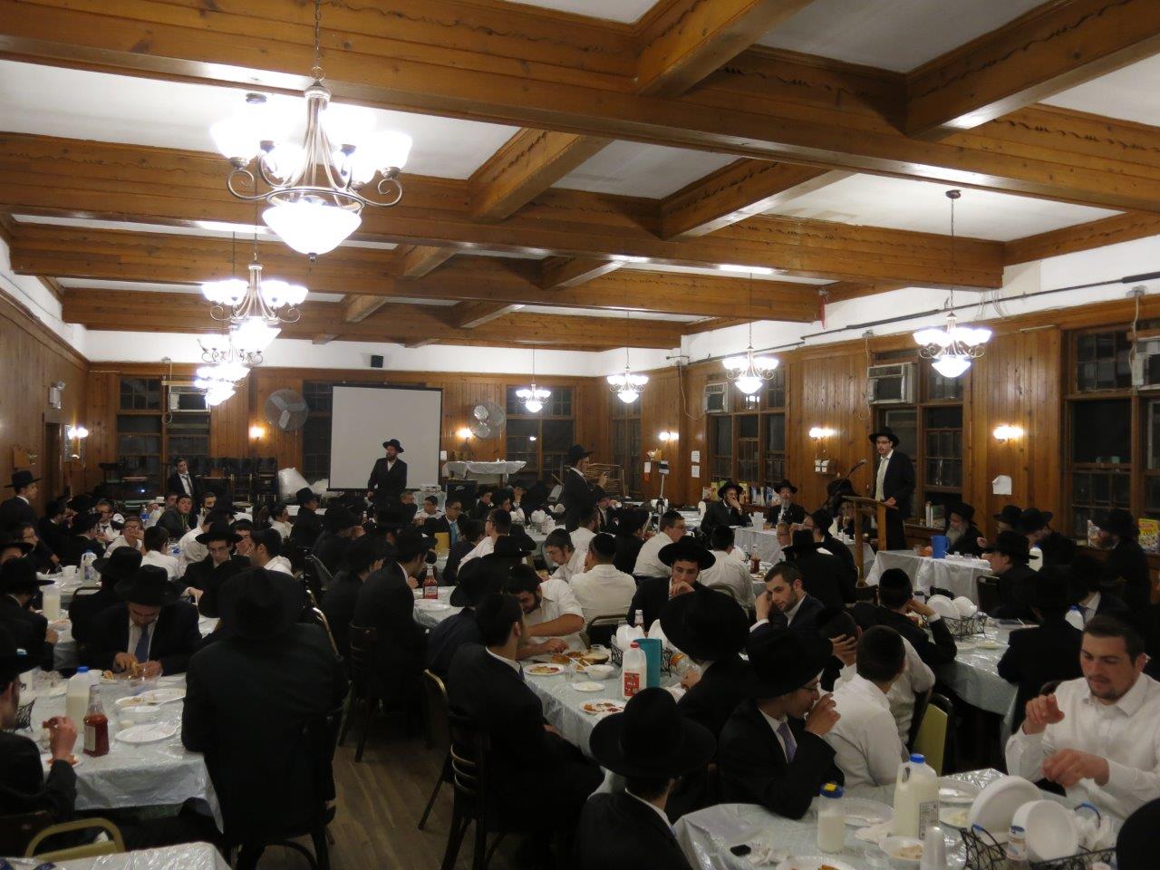 לימוד, משחקי כדור ועל האש • צפו בנופש החרדי