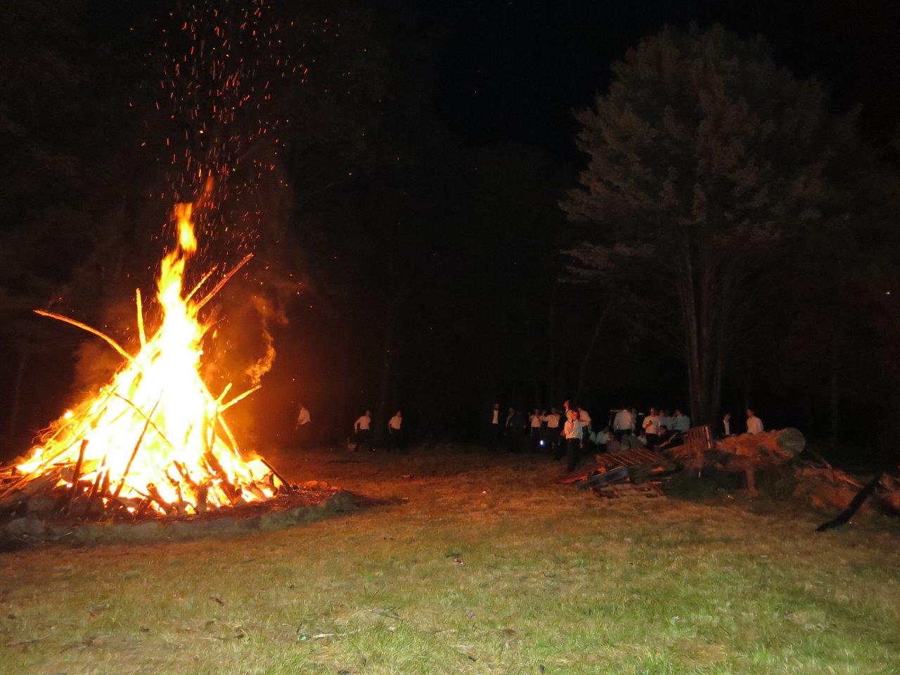 לימוד, משחקי כדור ועל האש • צפו בנופש החרדי