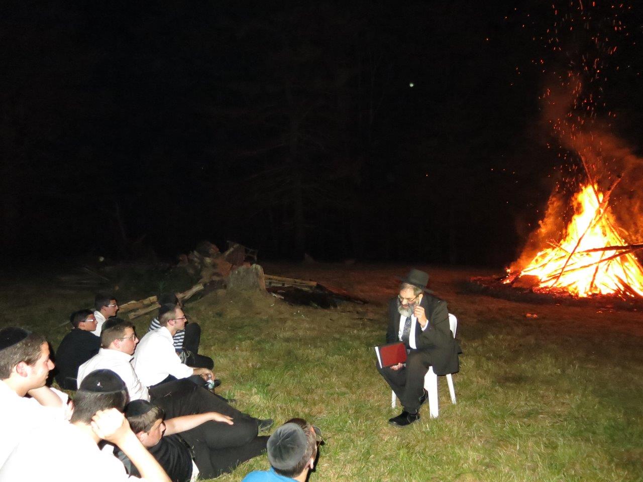 לימוד, משחקי כדור ועל האש • צפו בנופש החרדי