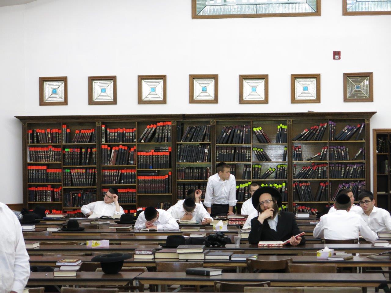 לימוד, משחקי כדור ועל האש • צפו בנופש החרדי