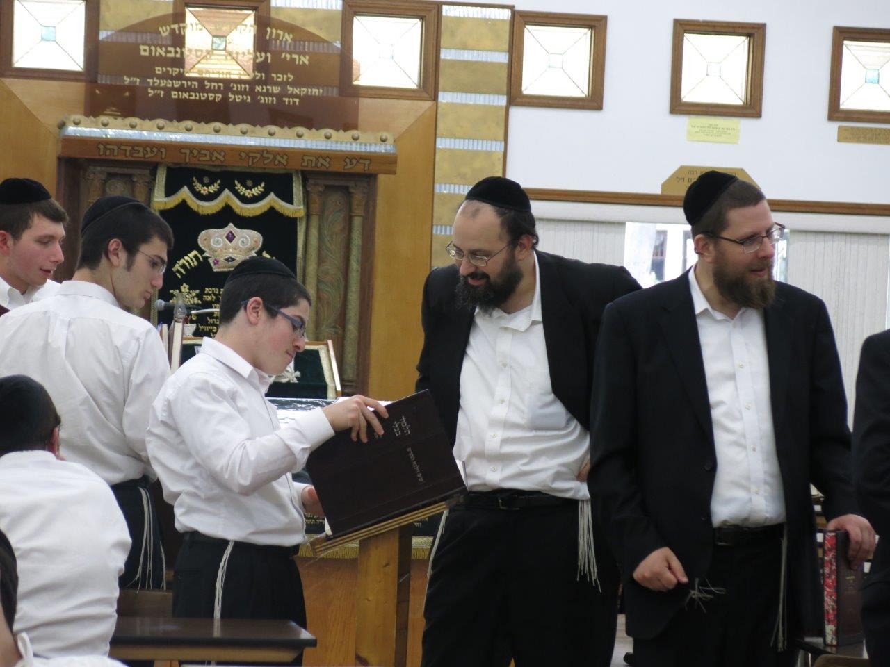 לימוד, משחקי כדור ועל האש • צפו בנופש החרדי