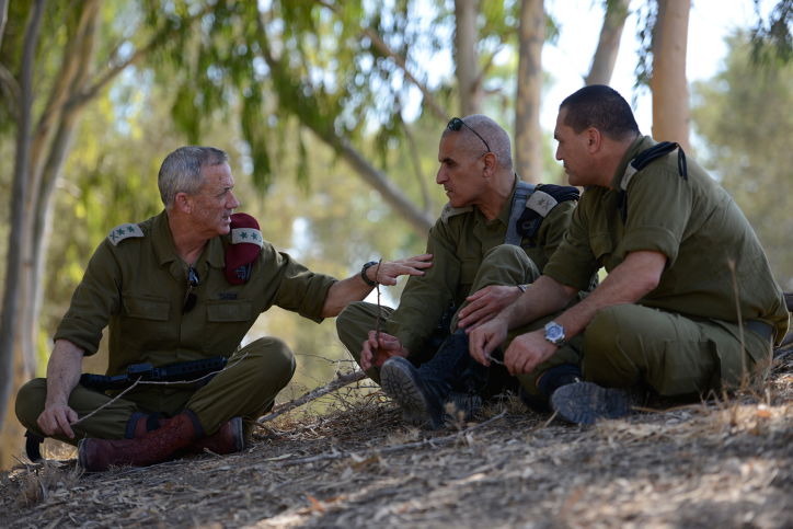 הרמטכ"ל בני גנץ במהלך המבצע