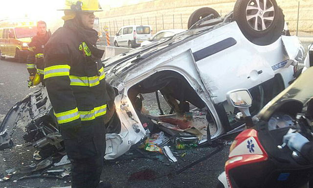 בין הזמנים: משפחה חרדית נפצעה בהתהפכות רכבם