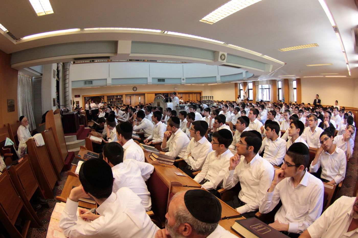 גלריה: כנס בני תורה עם הראשל"צ הגאון רבי יצחק יוסף