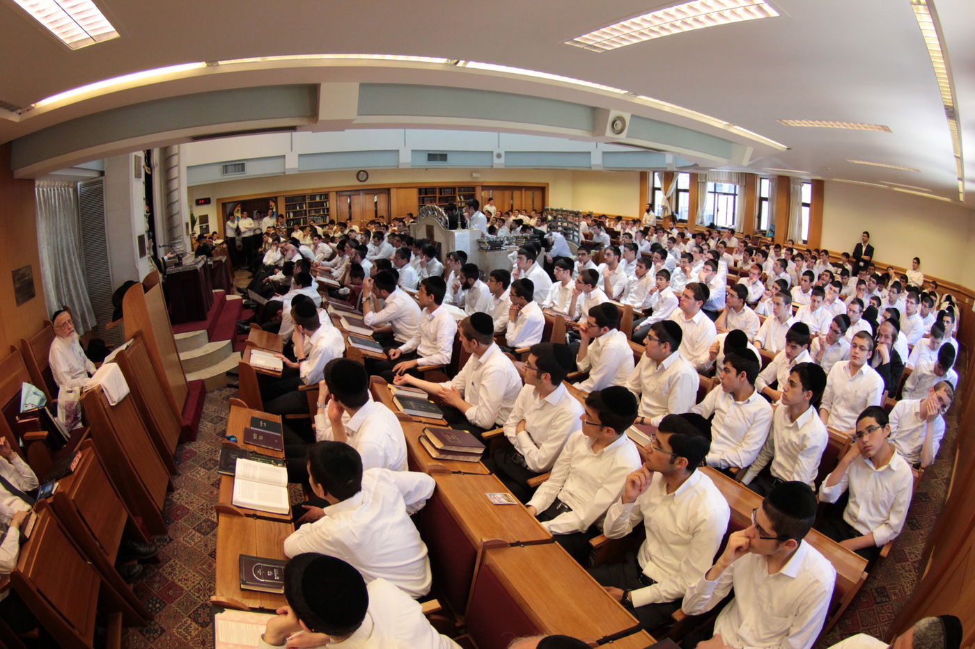 גלריה: כנס בני תורה עם הראשל"צ הגאון רבי יצחק יוסף