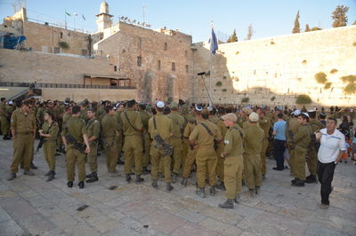 מהקרב לכותל: לוחמי גולני ברכו "הגומל" בכותל המערבי
