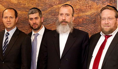 חלק מחברי יהדות התורה בעירייה עם ראש העיר