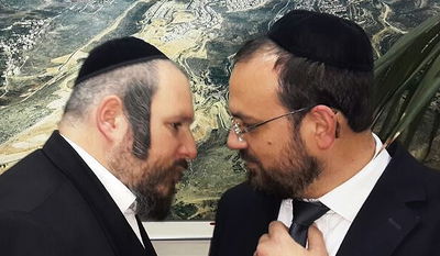 ראש העיר מאיר רובינשטיין עם סגנו, יצחק רביץ