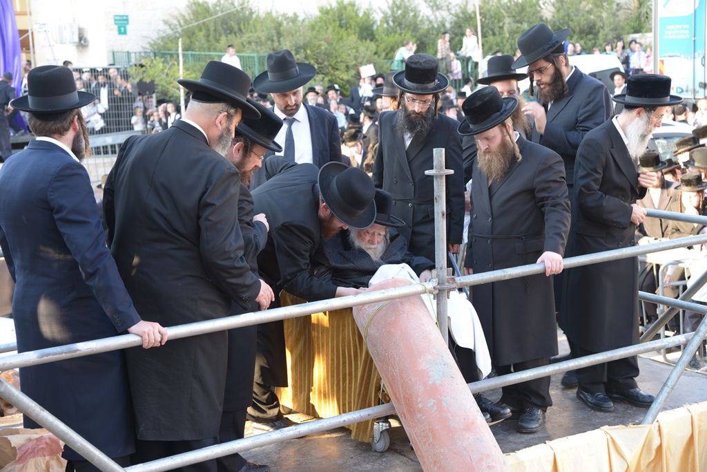 גלריה: הנחת אבן הפינה לבית המדרש ערלוי באלעד