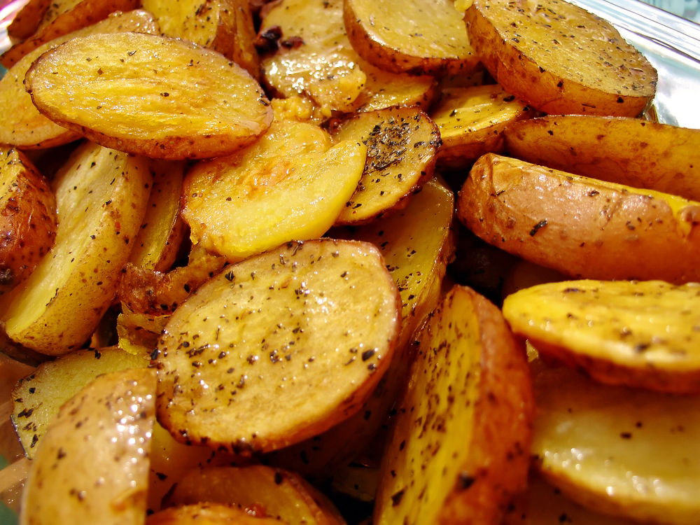 תפוחי אדמה ועגבניות צלויים בתנור