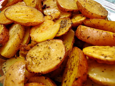 תפוחי אדמה ועגבניות צלויים בתנור