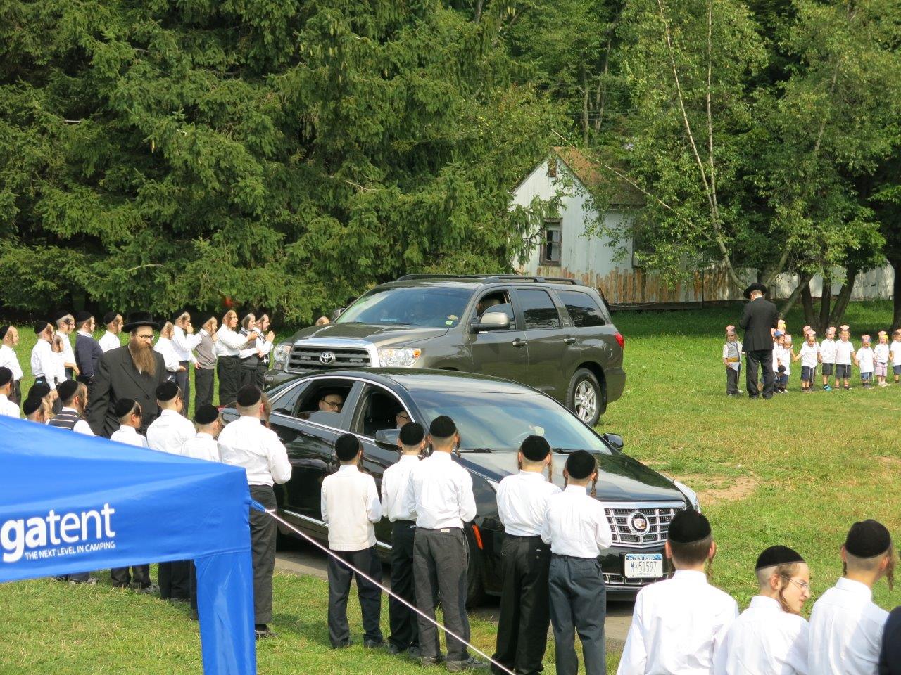 הרבי מסקווירא ביקר את ילדי החיידר באמצע החופש • גלריה