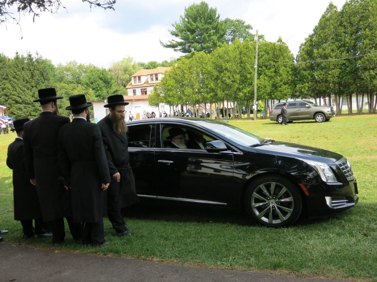 הרבי מסקווירא ביקר את ילדי החיידר באמצע החופש • גלריה