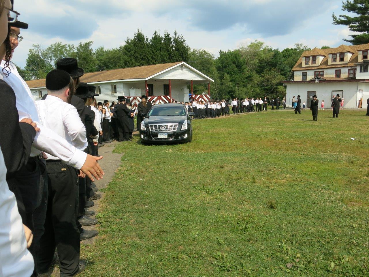 הרבי מסקווירא ביקר את ילדי החיידר באמצע החופש • גלריה