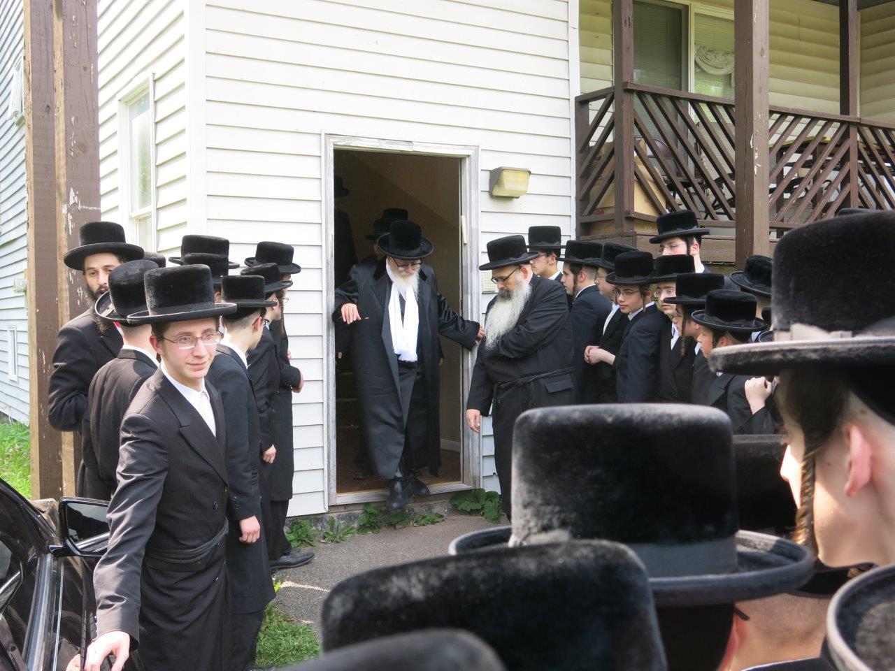 הרבי מסקווירא ביקר את ילדי החיידר באמצע החופש • גלריה