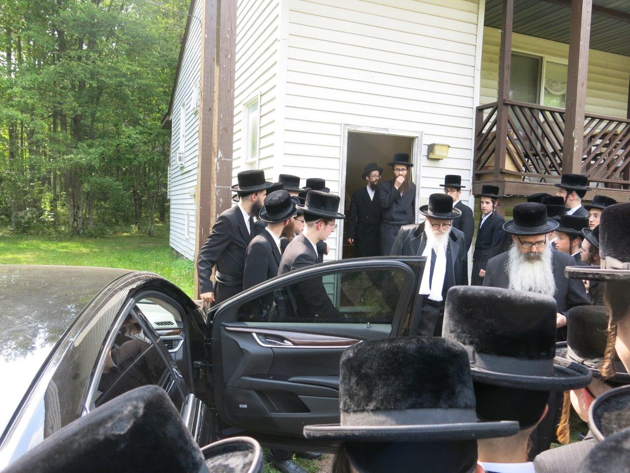 הרבי מסקווירא ביקר את ילדי החיידר באמצע החופש • גלריה