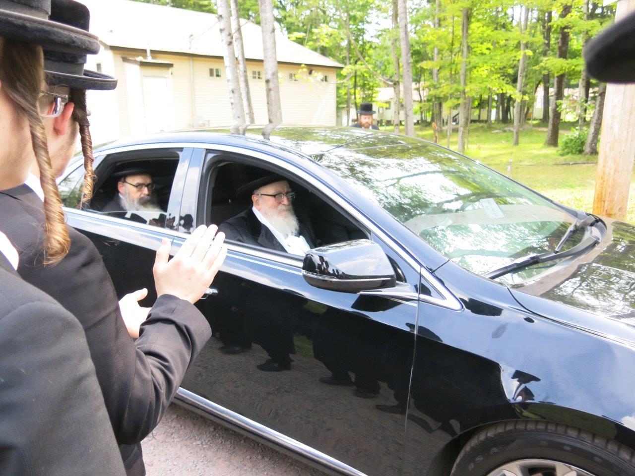 הרבי מסקווירא ביקר את ילדי החיידר באמצע החופש • גלריה